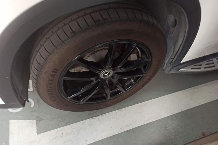 Used Mercedes-Benz EQE SUV 2024 350 4MATIC Pioneer Edition Left Front Wheel Hub