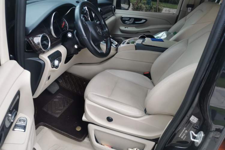 Used Mercedes-Benz V-Class 2018 V 260 Avantgarde Edition China VI Driver Seat