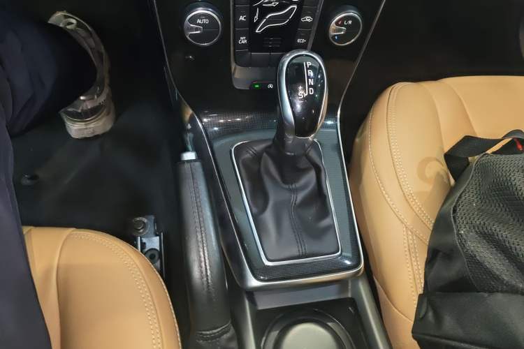 Used Volvo V40 2017 T3 Zhiyi Edition