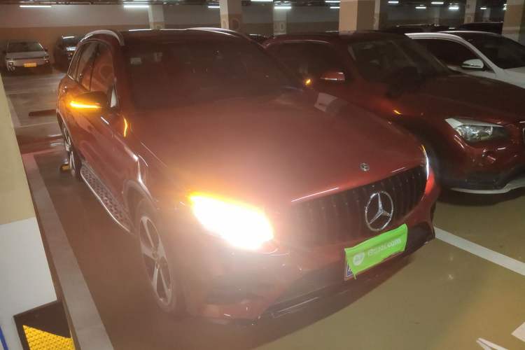 Used Mercedes-Benz GLC 2018 Facelift GLC 260 4MATIC Luxury Edition Front Right 45 Deg