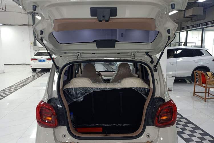 Used Wuling Hongguang MINIEV 2025 Four-Door Version Advanced Edition Trunk