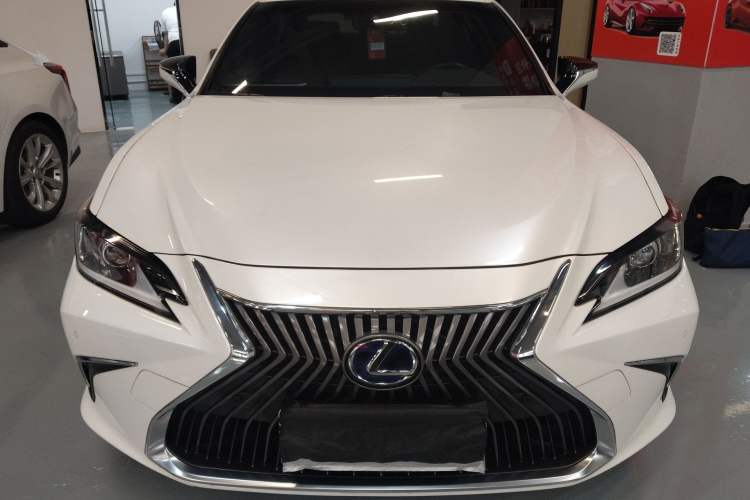 Used Lexus ES 2020 300h Premier Edition
