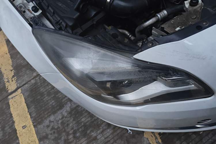 Used Buick Regal 2015 1.6T Leading Technology Model Right Front Headlight