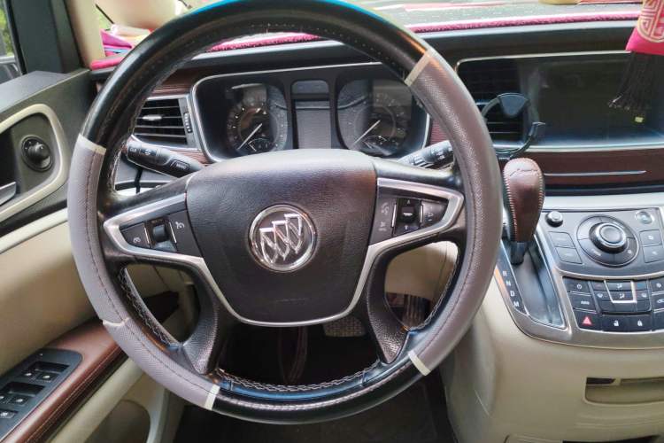 Used Buick GL8 2018 28T Luxury Model China VI Standard Steering Wheel
