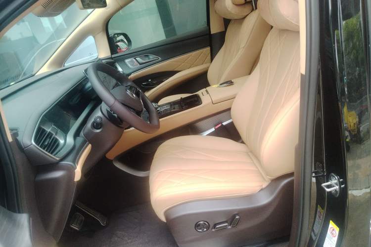 Used Denza D9 2025 DM-i Intelligent Drive 1020 Four-Wheel Drive Flagship Model Left Front Seat