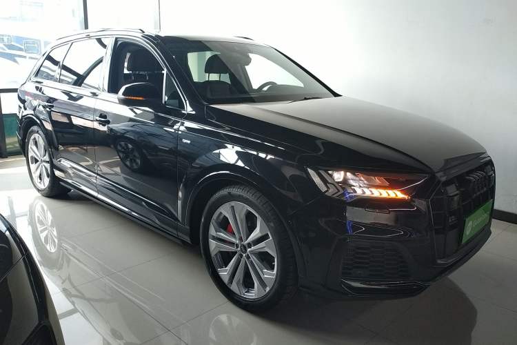 Used Audi Q7 2021 55 TFSI quattro S line Sport model