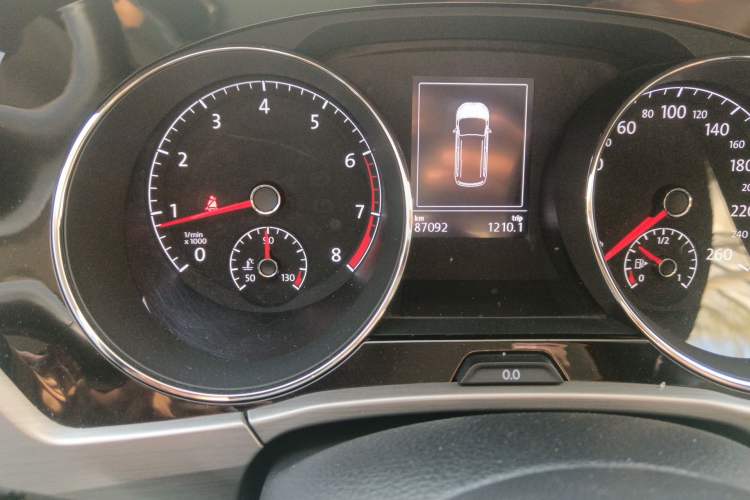 Used Volkswagen Touran 2016 Volkswagen Touran L 280TSI DSG Comfort Edition Odometer Close Up