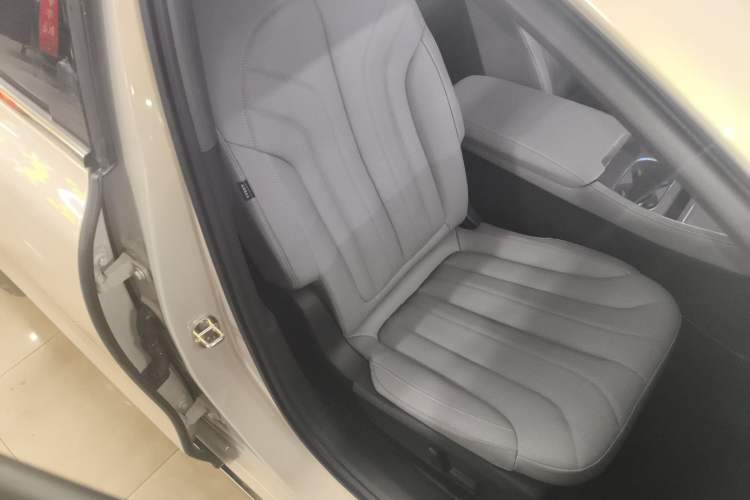 Used Roewe M7 DMH 2025 Model 160km Premium Version