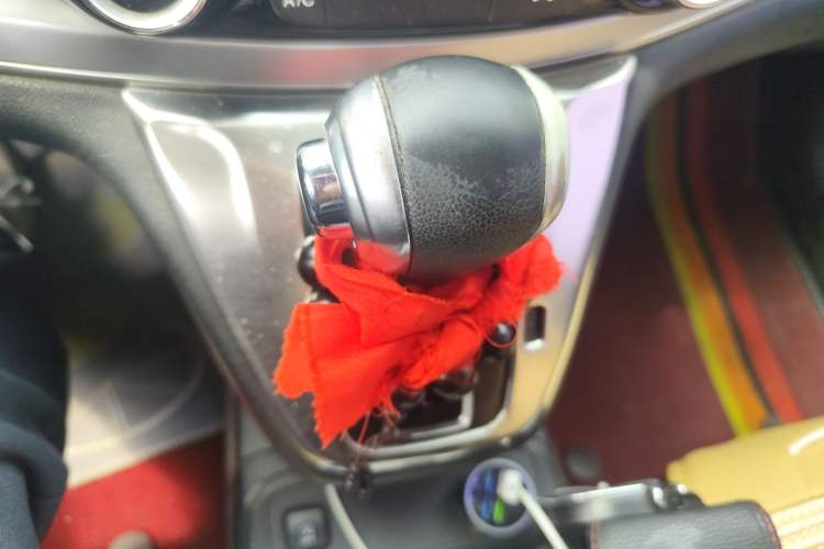 Used Honda CR-V 2016 2.0L two-wheel drive Urban Edition Gear Lever