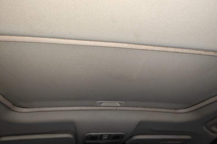 Used Dongfeng Fengon 580 2016 1.5T Manual Luxury Edition Headliner