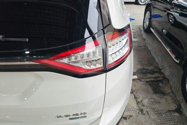 Used Ford Edge 2015 2.0T GTDi Two-Wheel-Drive Elite Edition
