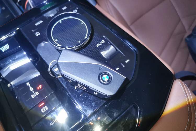 Used BMW i5 2025 eDrive 40L M Sport Package Vehicle Key