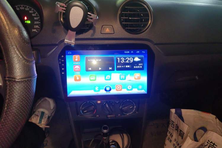 Used Volkswagen Jetta 2015 Value Edition 1.6L Automatic Fashion Version Audio And AC Panel