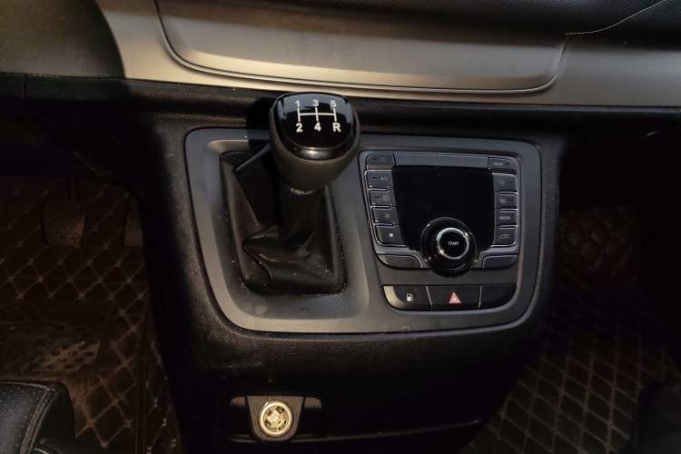Used SAIC MAXUS G10 2023 2.0L Manual Multi-Function Version Gasoline 7 Seats
