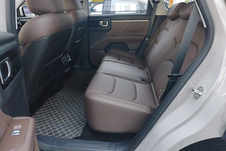 Used Wuling Xingguang 560 New Energy 2026 Model, Plug-in Hybrid, 125 km, Luxury Version Left Rear Seat