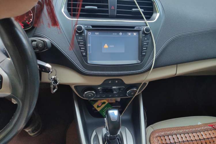 Used Ford Escort 2015 1.5L Automatic Fashion Model Audio And AC Panel