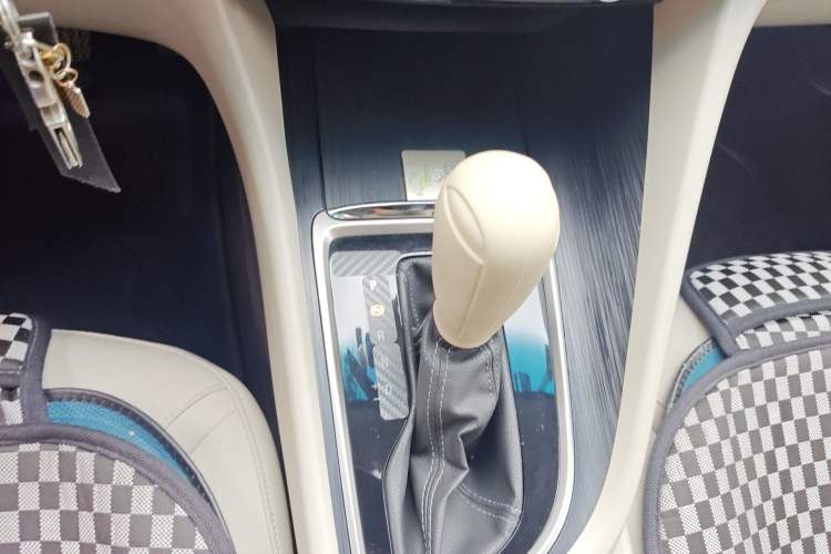 Used Buick GL6 2018 18T 5-Seater Elite Version Gear Lever