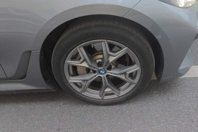 Used BMW i3 2022 eDrive 35 L Right Front Wheel Hub