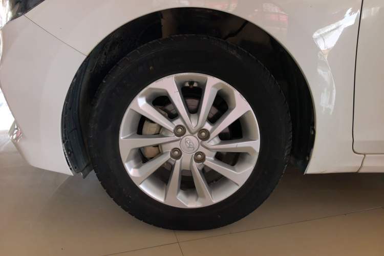 Used Hyundai Verna (new generation) 2016 1.4L Automatic Cool Edition GLS Exterior 4