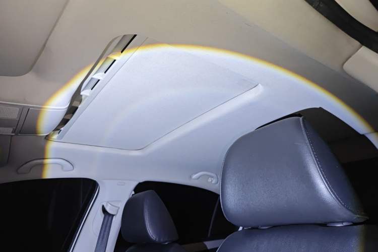 Used Volkswagen Sagitar 2014 Revised Version 1.4TSI Automatic Luxury Edition Headliner