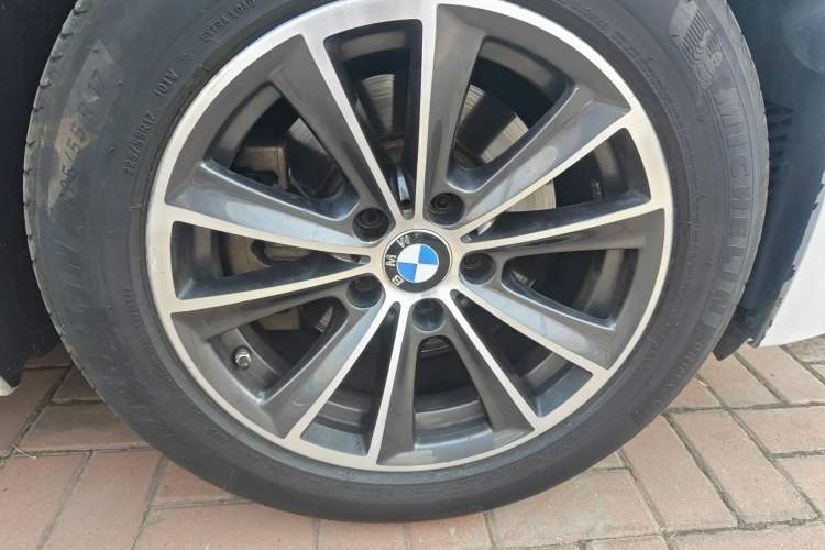 Used BMW 5 Series 2014 520Li Elegant Model
