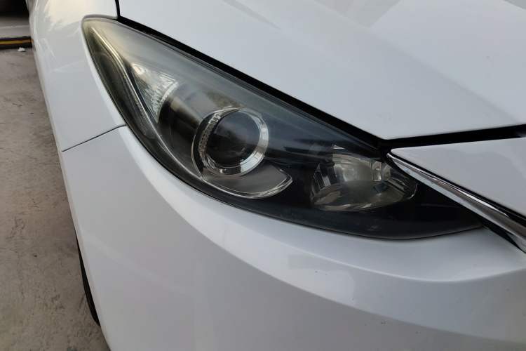 Used Mazda 3 Axela 2014 Sedan 1.5L Automatic Luxury Model