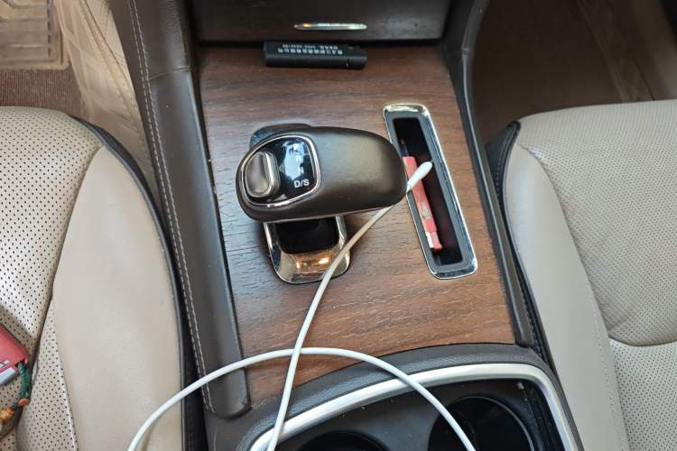 Used Chrysler 300C 2012 3.6L Luxury Edition