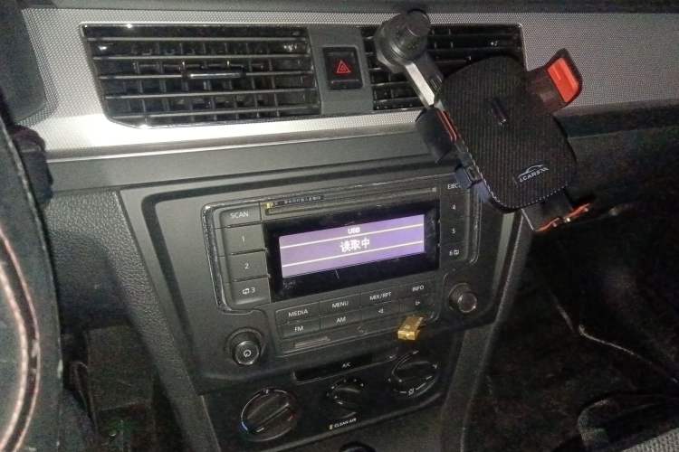 Used Volkswagen C-TREK 2018 1.5L Automatic Fashion Model Audio And AC Panel