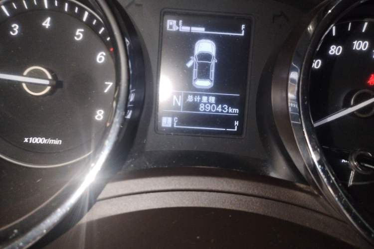 Used Baojun 730 2016 1.8L iAMT Comfort Version 7 Seats Odometer Close Up