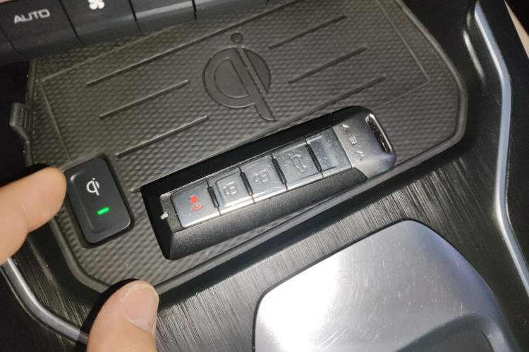 Used Wey VV6 2018 2.0T Two-Wheel-Drive Ultra-Luxury Version China V Standard
