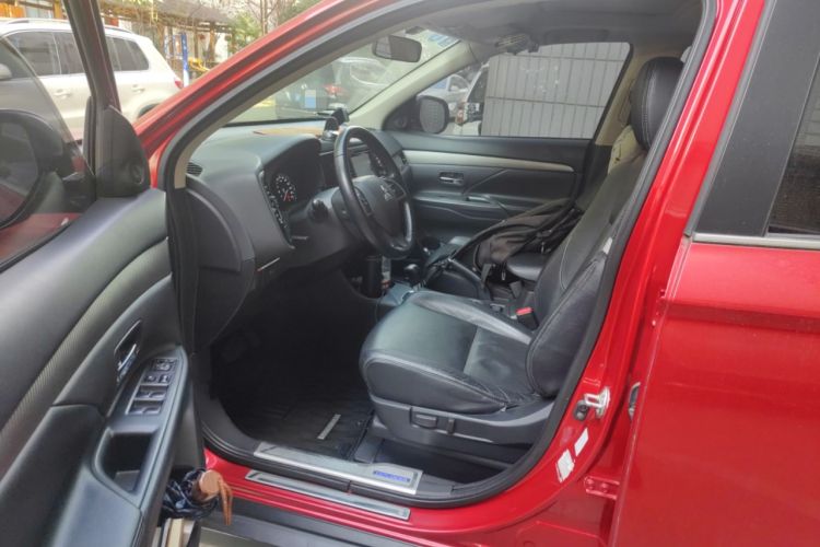 Used Mitsubishi Outlander 2014 2.4L 4x4 Deluxe Value Edition 5 Seats