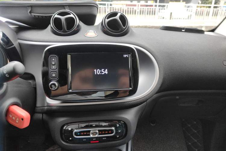 Used smart fortwo 2018 0.9T 66kW Hardtop Pioneer Edition China V Emission Standard