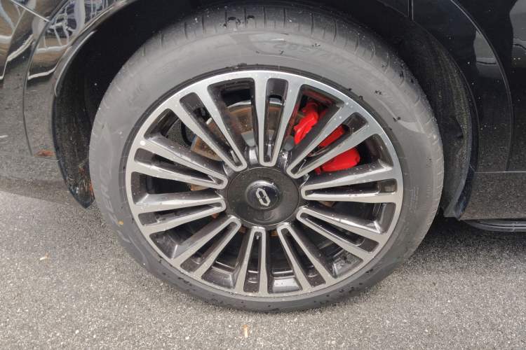 Used Hima AITO M9 2025 Pure Electric Ultra Version 100 kWh 6-Seater Model Right Rear Wheel Hub