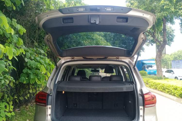 Used Volkswagen Tiguan L 2015 1.8TSI Automatic All-Wheel-Drive Luxury Model
