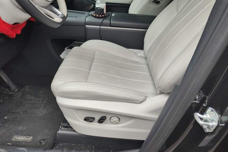 Used VOYAH Dream 2025 PHEV Four-Wheel Drive Prestige Kunpeng Edition
