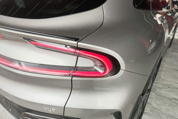 Used Xiaomi Auto YU7 2025 Ultra-Long Range Rear-Wheel Drive Version Right Rear Taillight