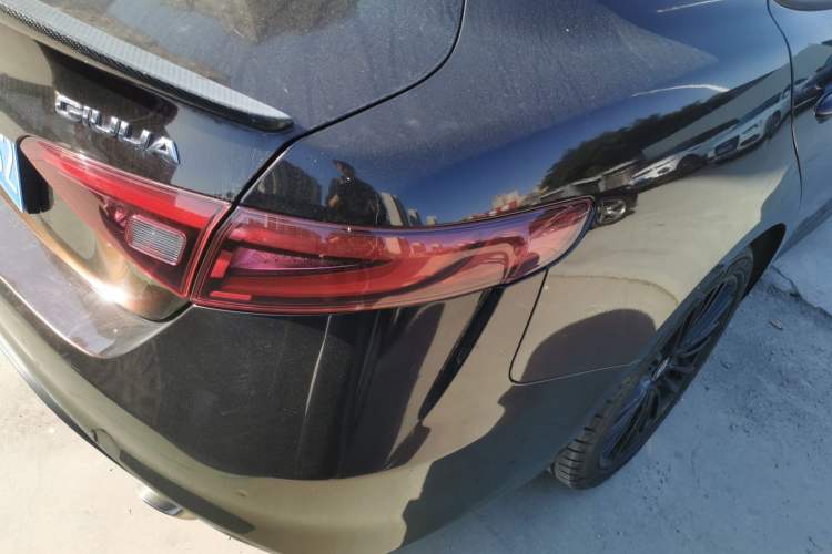 Used Alfa Romeo Giulia 2017 2.0T 200HP Elite Edition
