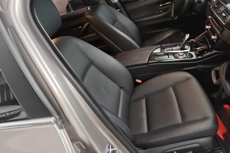 Used BMW 5 Series 2014 520Li Elegant Model
