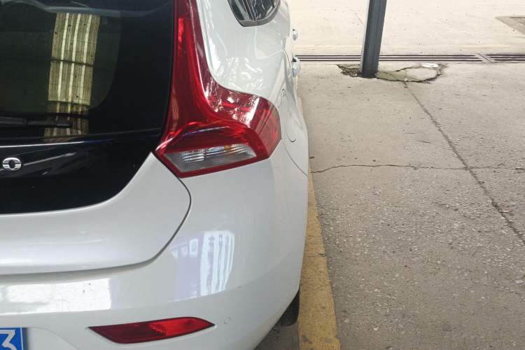 Used Volvo V40 2015 1.6T Zhiyi Edition
