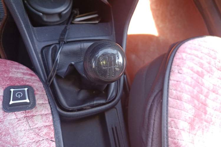 Used Volkswagen Jetta 2015 1.6L Manual Fashion Edition Gear Lever