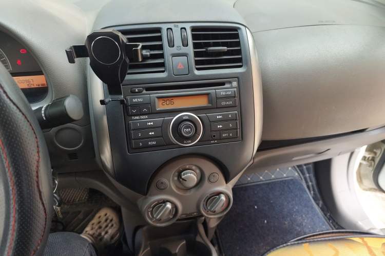 Used Nissan Sunny 2011 1.5XE CVT Comfort Edition Audio And AC Panel