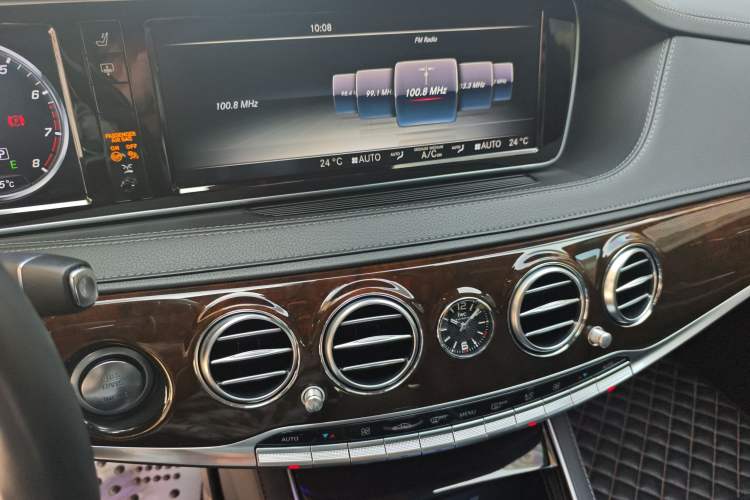 Used Mercedes-Benz Maybach S-Class 2015 S 500 4MATIC Audio And AC Panel