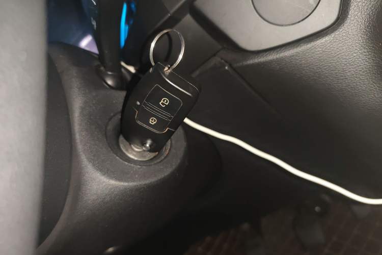 Used JMC Fushun 2022 2.0T Manual Multi-Function Passenger Vehicle Mid-Range High Roof 6-7 Seats
