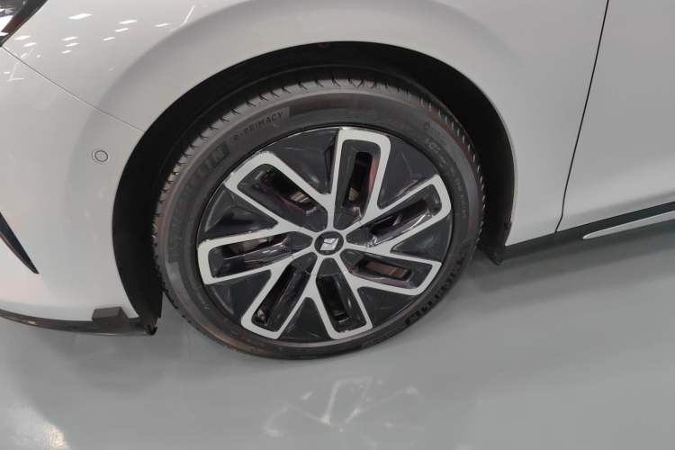 Used Baojun Enjoy 2025 Plug-in Hybrid 140km Luxury Edition
