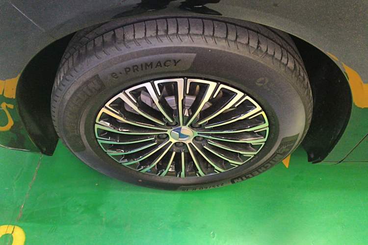 Used Denza D9 2025 DM-i Smart Drive 1020 Four-Wheel Drive Deluxe Model
