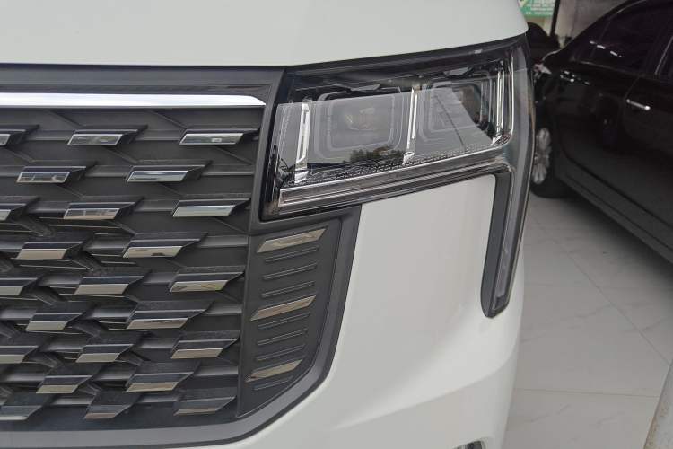 Used SAIC MAXUS Xintu V80 2025 PRO Aoyuntong 2.0T Manual Long Wheelbase Mid-Height 6/7/8/9-Seater
