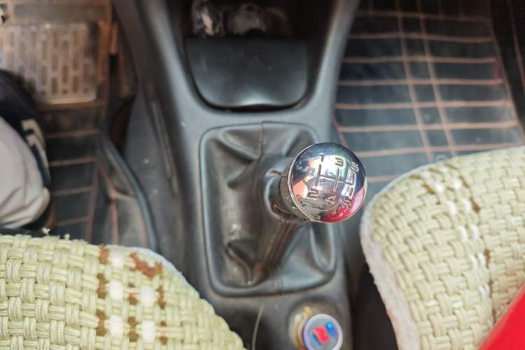 Used Peugeot 207 2011 Hatchback 1.4L Manual Yule Edition Gear Lever