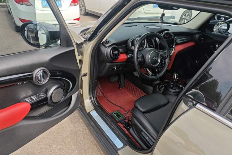 Used MINI MINI 2020 1.5T COOPER Classic Edition Five-Door Version