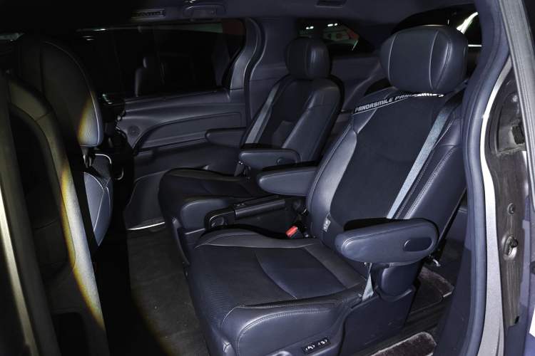 Used Toyota SIENNA 2021 2.5L Hybrid Ultimate Edition Left Rear Seat