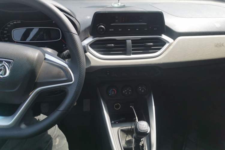 Used Baojun 510 2017 1.5L manual Comfort trim